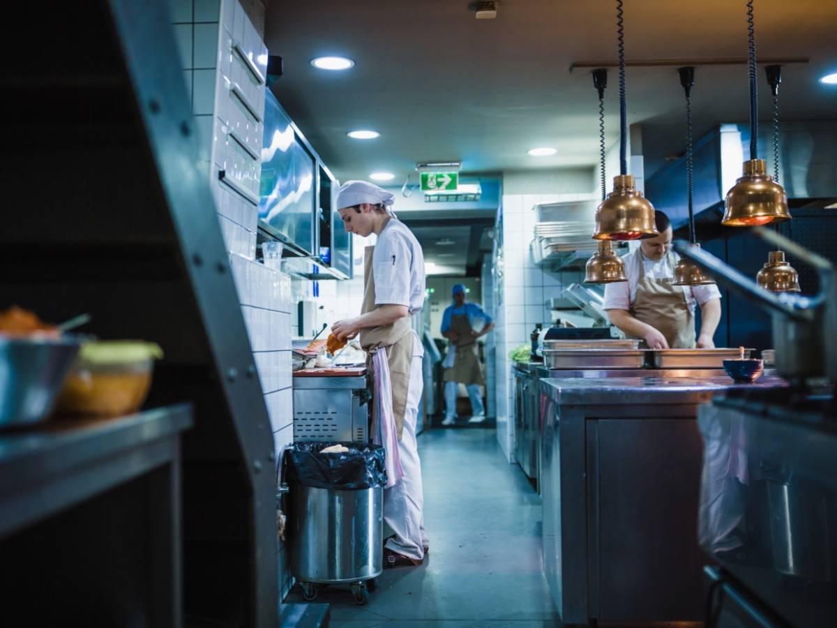 Pros and Cons of Open Restaurant Kitchens